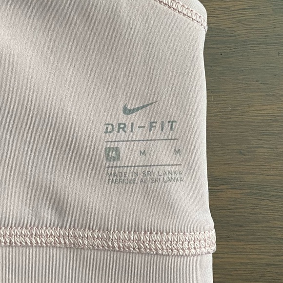 NWOT Nike Pale Pink Sports Bra - Picture 4 of 4